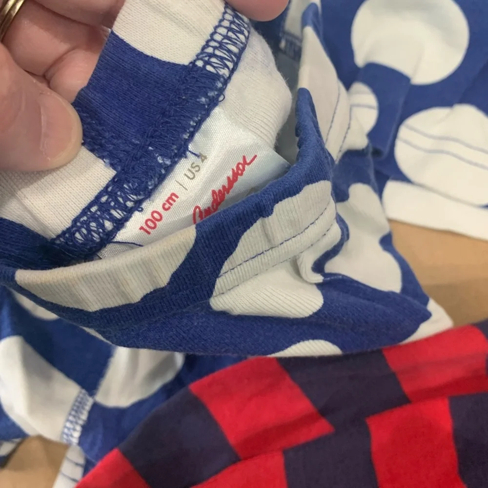 Hanna Andersson kids 100 4 Pajamas Set - Blue, Red, Green dragon polka dots